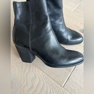 Women’s short boots Frye